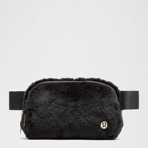 NEW Lululemon Everywhere Belt Bag Plush Fleece 1L - Black / Gold